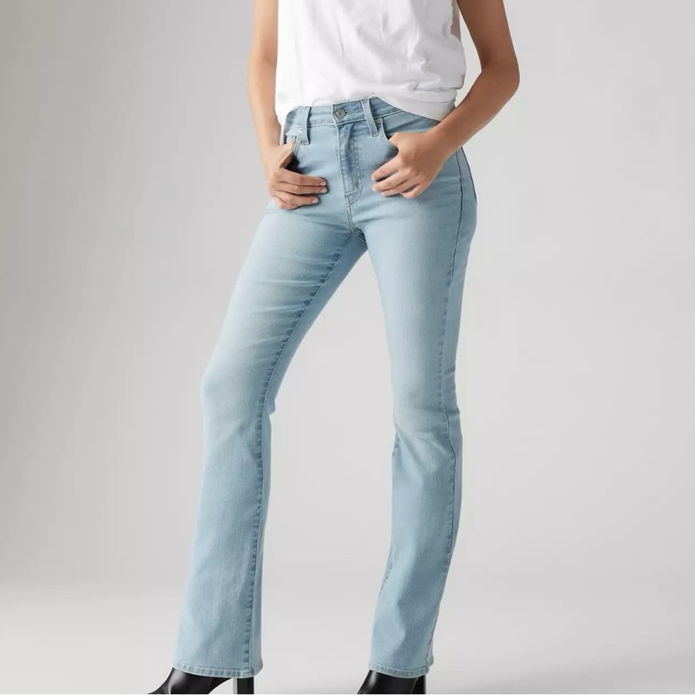 NEW Levi's Women's High-Rise Bootcut Jeans. New with tags. - Picture 1 of 4